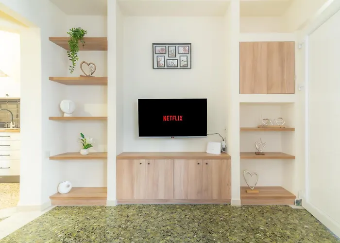 New Renovated Apt In City Center