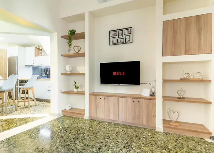 New Renovated Apt In City Center