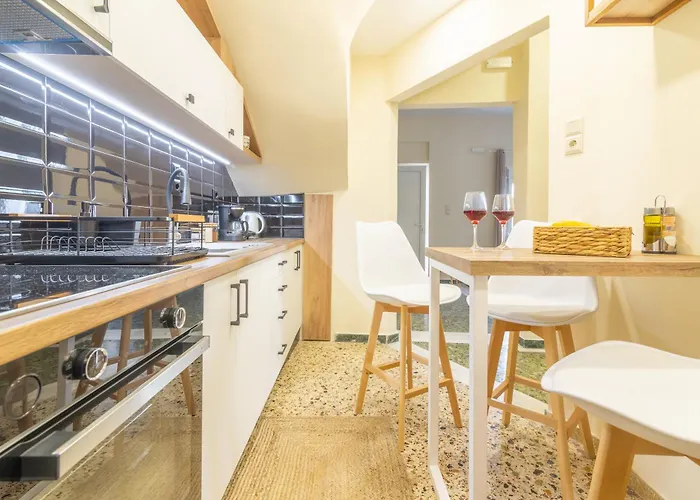 New Renovated Apt In City Center