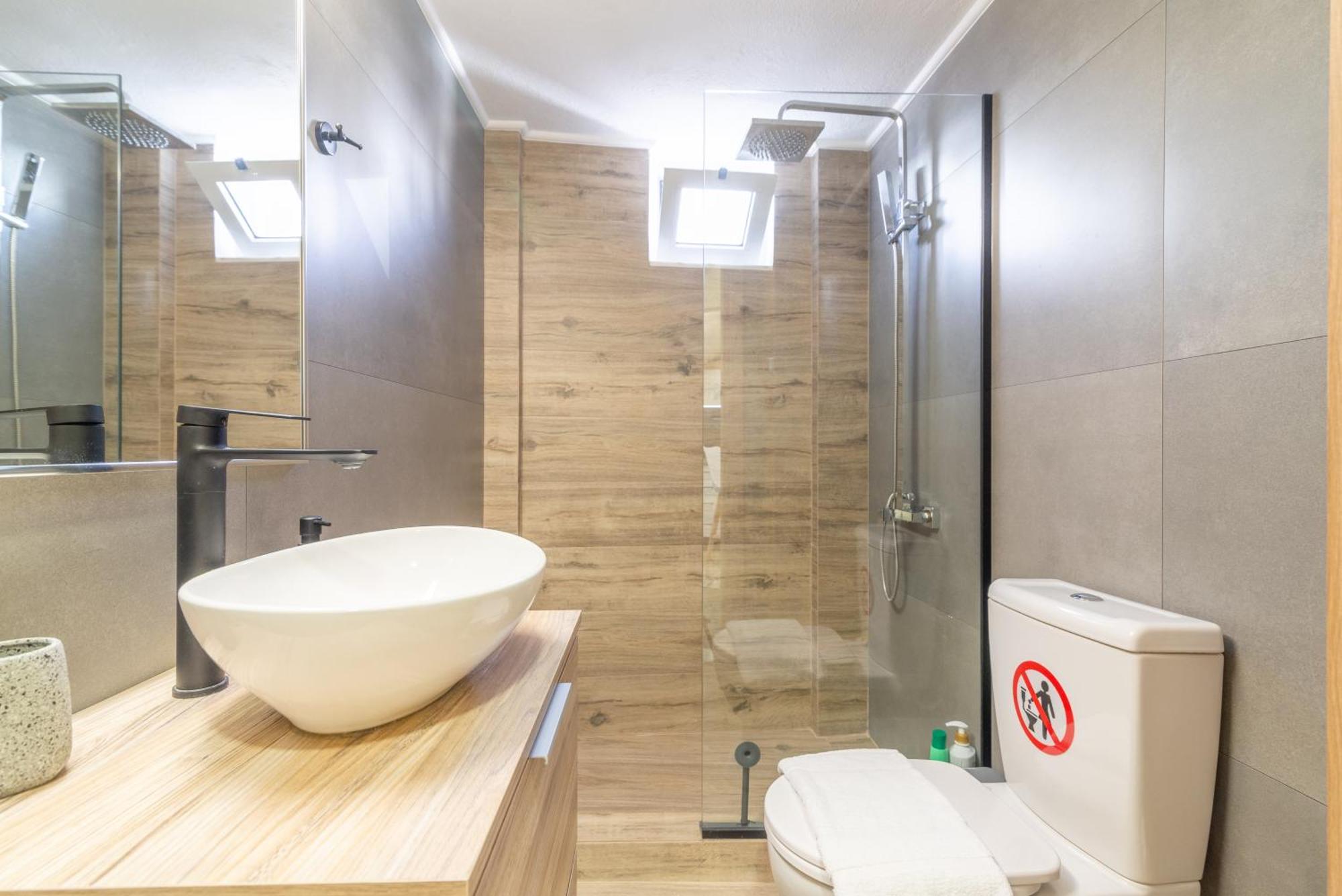 New Renovated In Center Appartement *